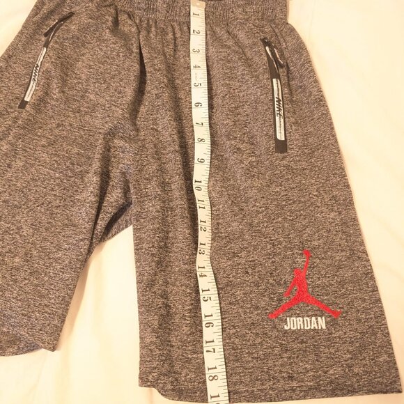Nike Jordan Men’s Gray Athletic Shorts Size M Elastic Waist Zip Pockets Jumpman - Picture 6 of 8